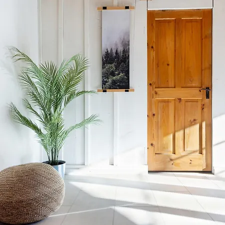 Spacious Near Brienz With Hot Tub & Parking