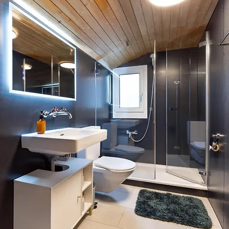 Spacious Near Brienz With Hot Tub & Parking