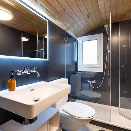Spacious Near Brienz With Hot Tub & Parking *