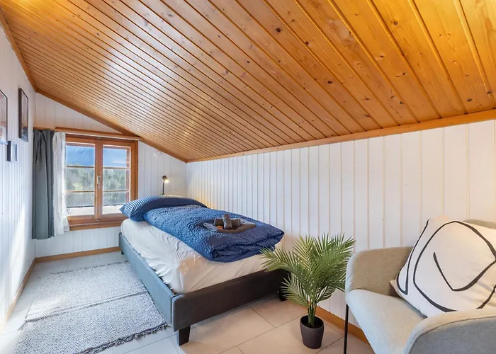 Spacious Near Brienz With Hot Tub & Parking