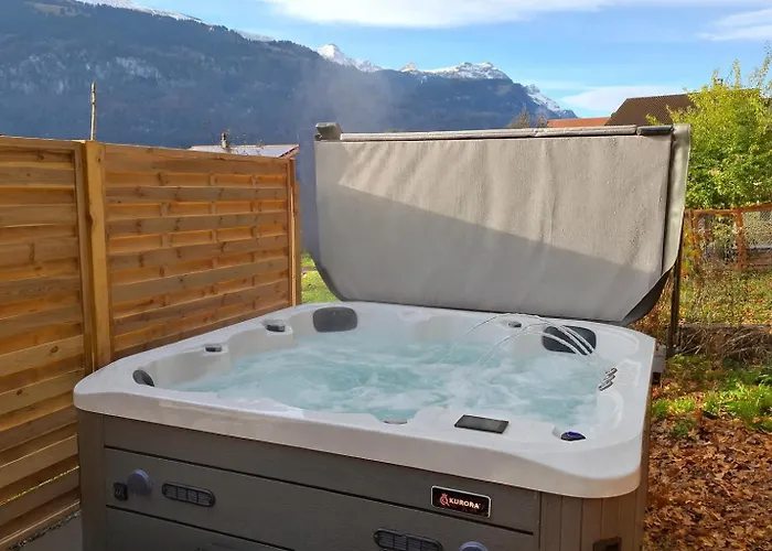 Spacious Near Brienz With Hot Tub & Parking