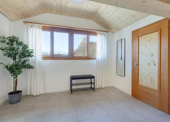 Spacious Near Brienz With Hot Tub & Parking شقة
