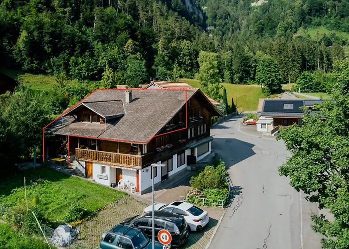 Spacious Near Brienz With Hot Tub & Parking