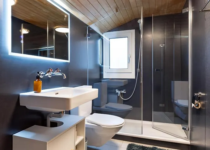Spacious Near Brienz With Hot Tub & Parking