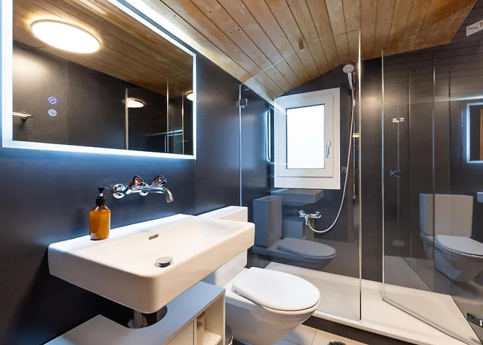 Spacious Near Brienz With Hot Tub & Parking *