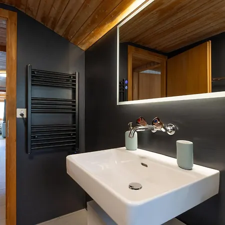 Spacious Near Brienz With Hot Tub & Parking * Kienholz