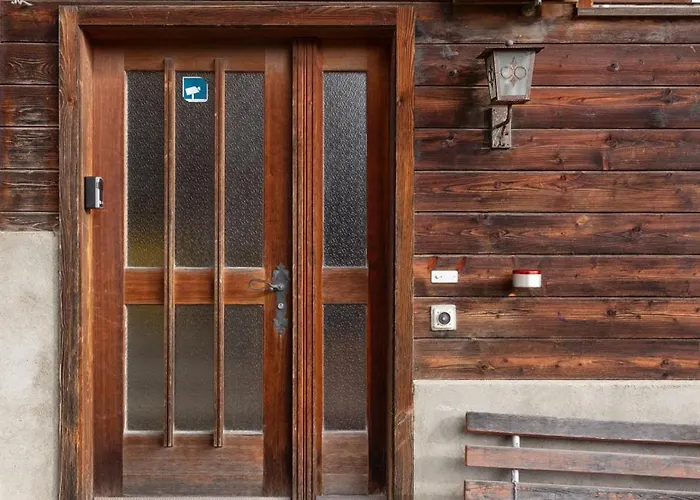 Spacious Near Brienz With Hot Tub & Parking